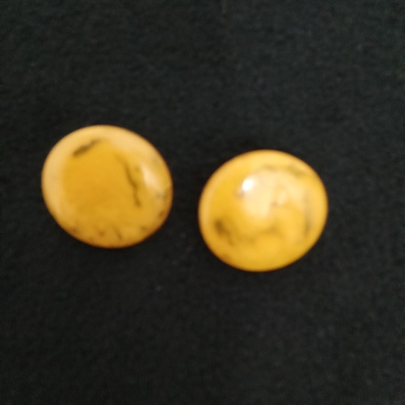 Vintage Pair Bakelite Clip On Earings in Marbled Butterscotch - Picture 3 of 4